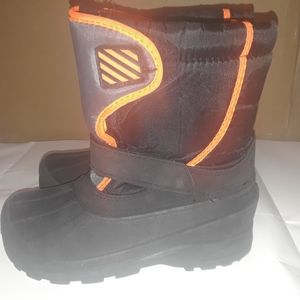 Boy's Essential Winter Boots size 3